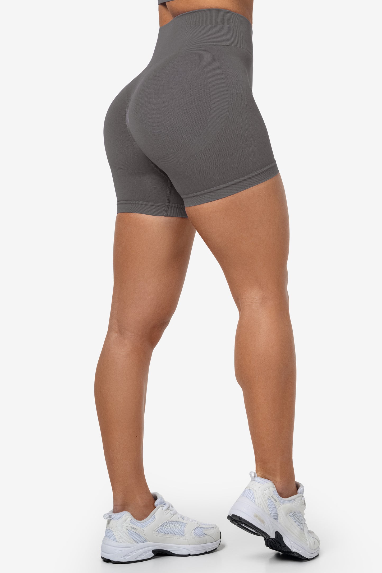 Grey Lunge Scrunch Shorts - for dame - Famme - Shorts